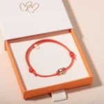 Bracelet cube personnalisé avec gravure dans son écrin