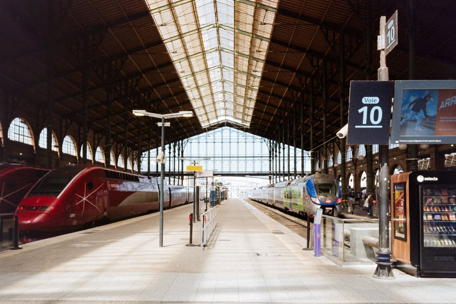 Trains à grande vitesse en gare du Nord à Paris, départ vers l'Europe