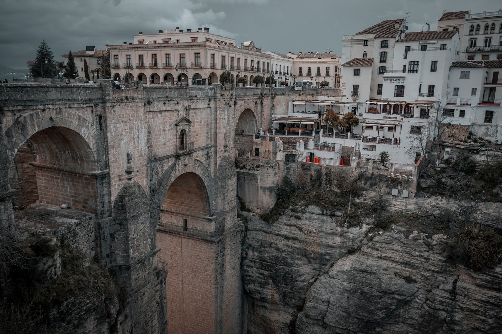 Le Puente Nuevo de Ronda au-dessus des gorges du Tajo, en Andalousie